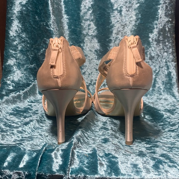Lulu Townsend Heels, Champagne, 8.5 - Picture 5 of 11
